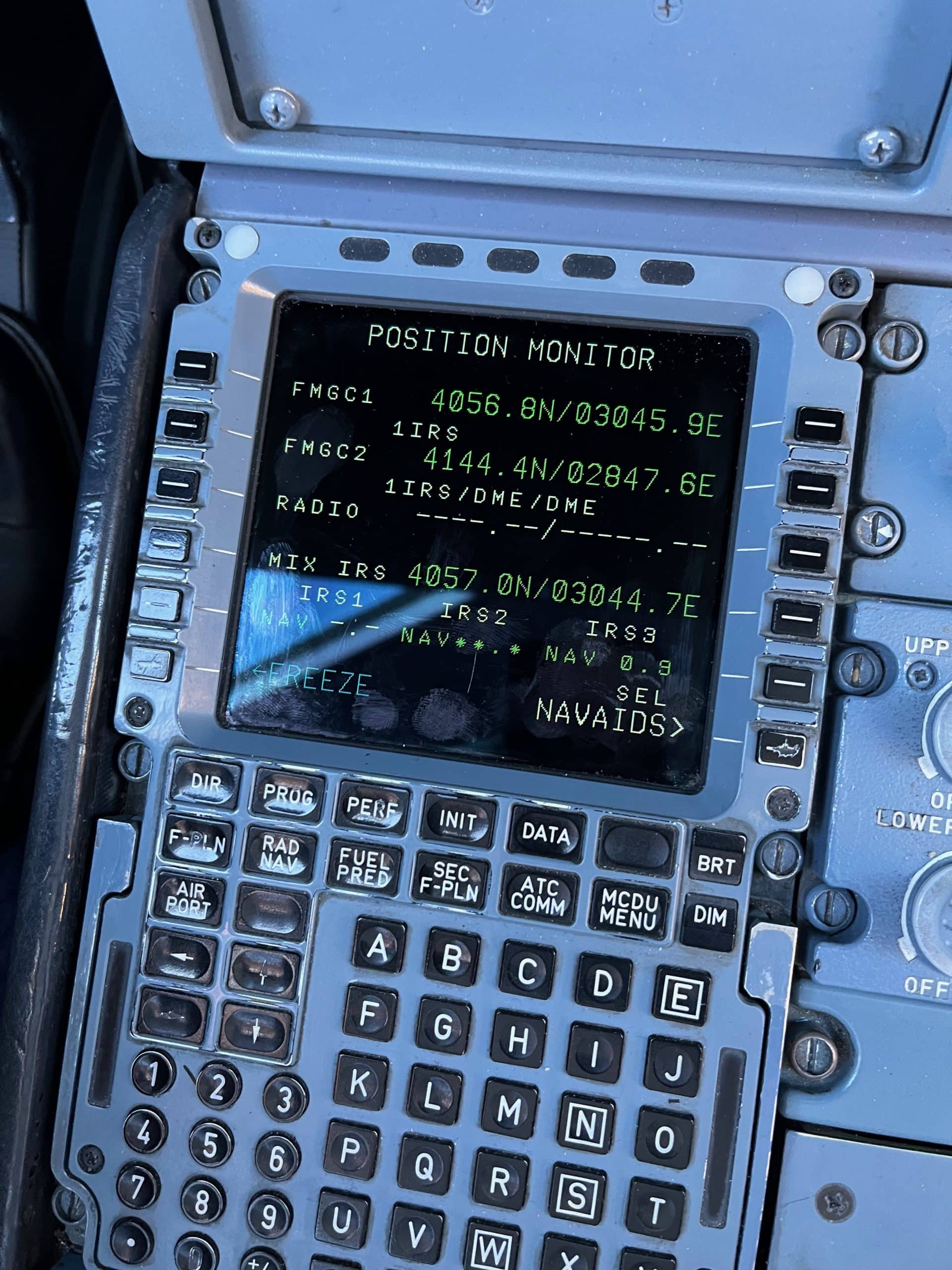 Airbus A320 cockpit showing the FMGC interface, including MCDU, ND, PFD, and FCU with managed and selected guidance modes.