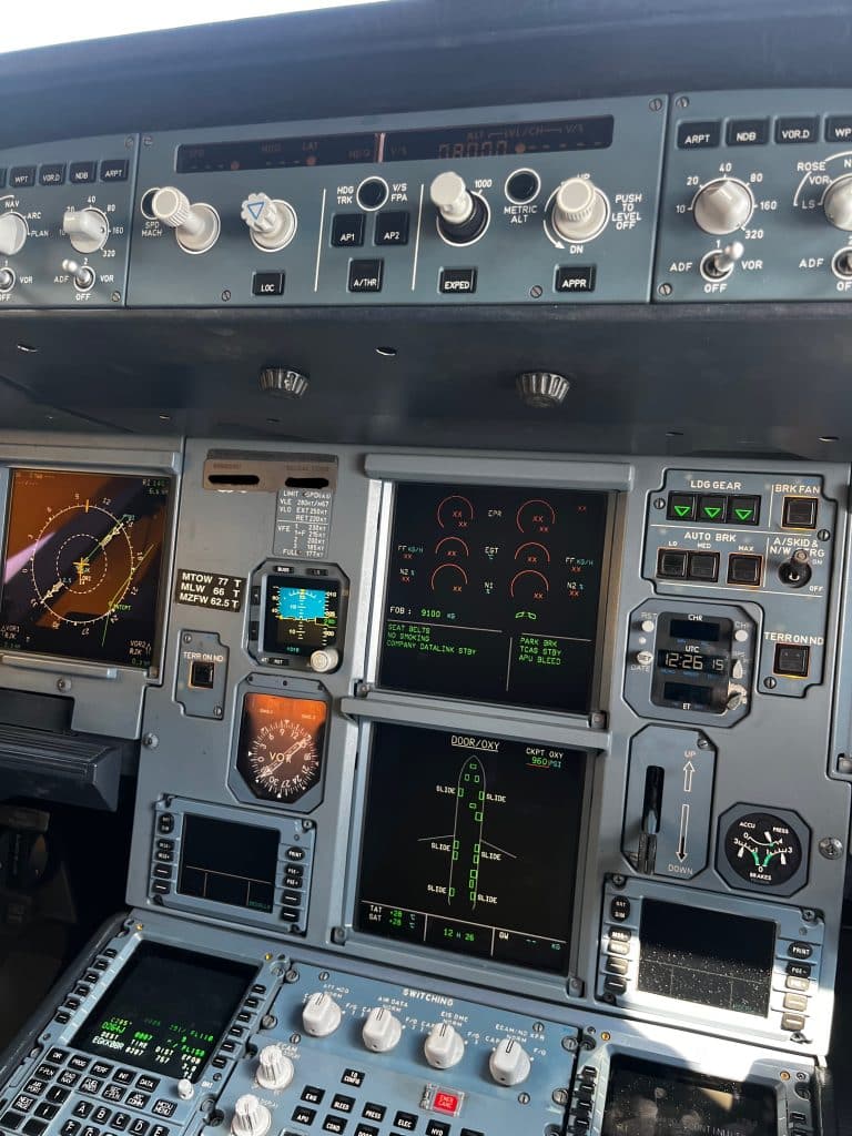 Labeled graphic of Airbus A320 cockpit systems from center pedestal